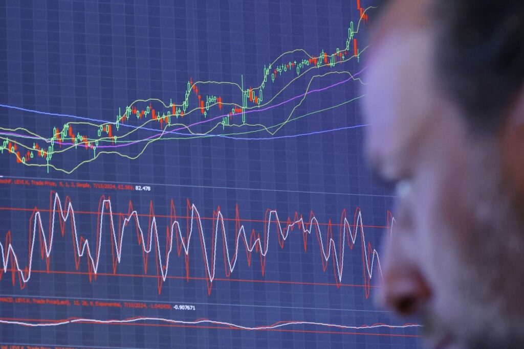 November PCE: Key fed inflation gauge rose 2.4% annually